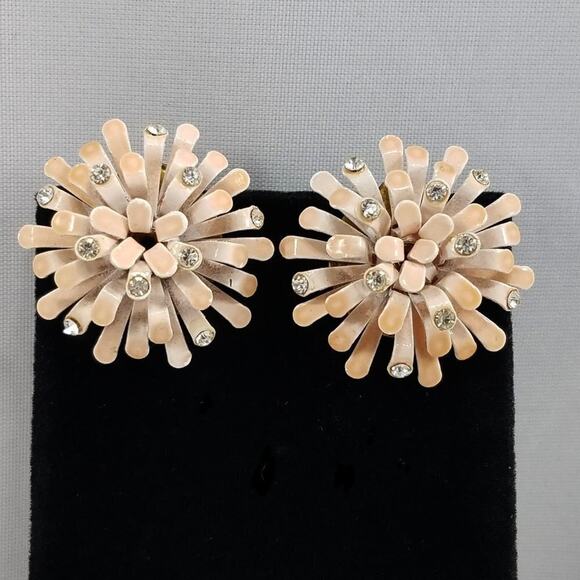 1950s Pink Enamel Flower Clip Earrings Rhinestone Centers Vintage Jewelry - Picture 4 of 10